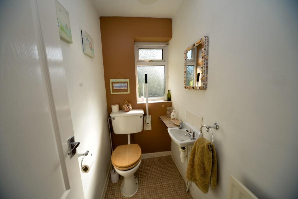 1st Floor Cloakroom.jpg