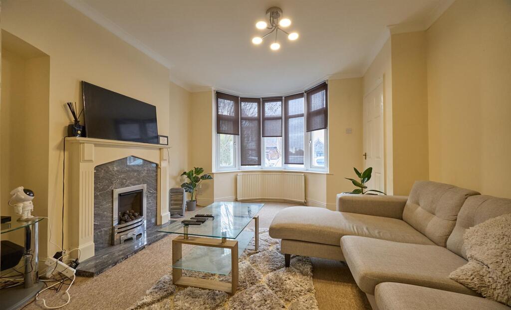 Lounge To Front