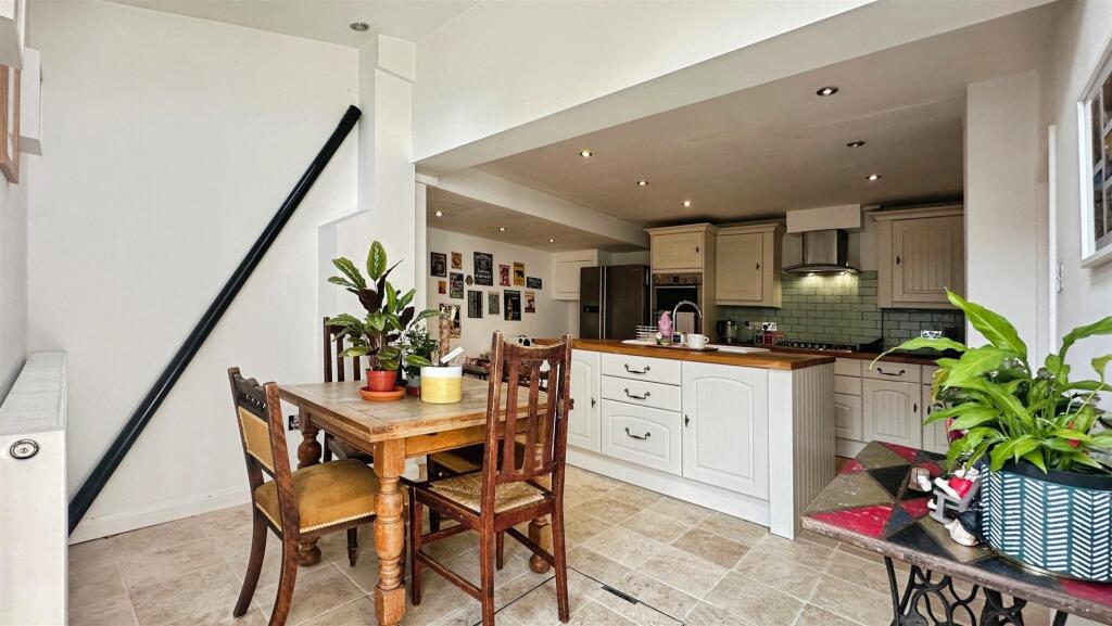 64007127--4B6C-97A2-C0B40F141F35-61919-000014B36BC