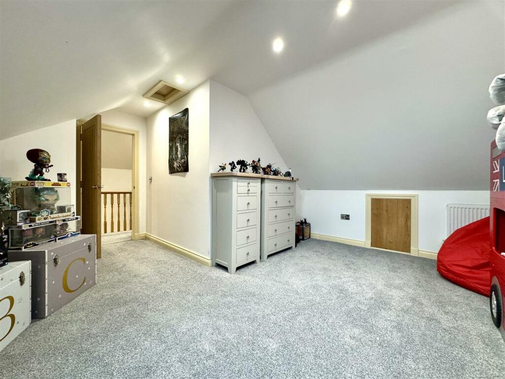 BEDROOM 5
