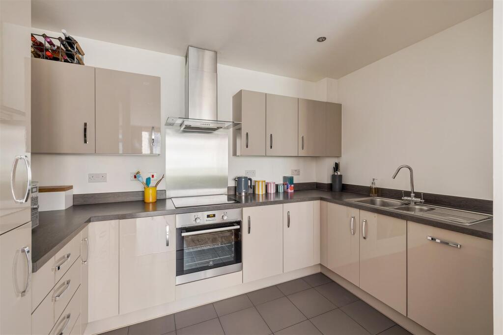 Laburnum Street, E2