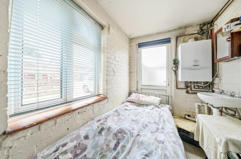 1315202-10-685a93...