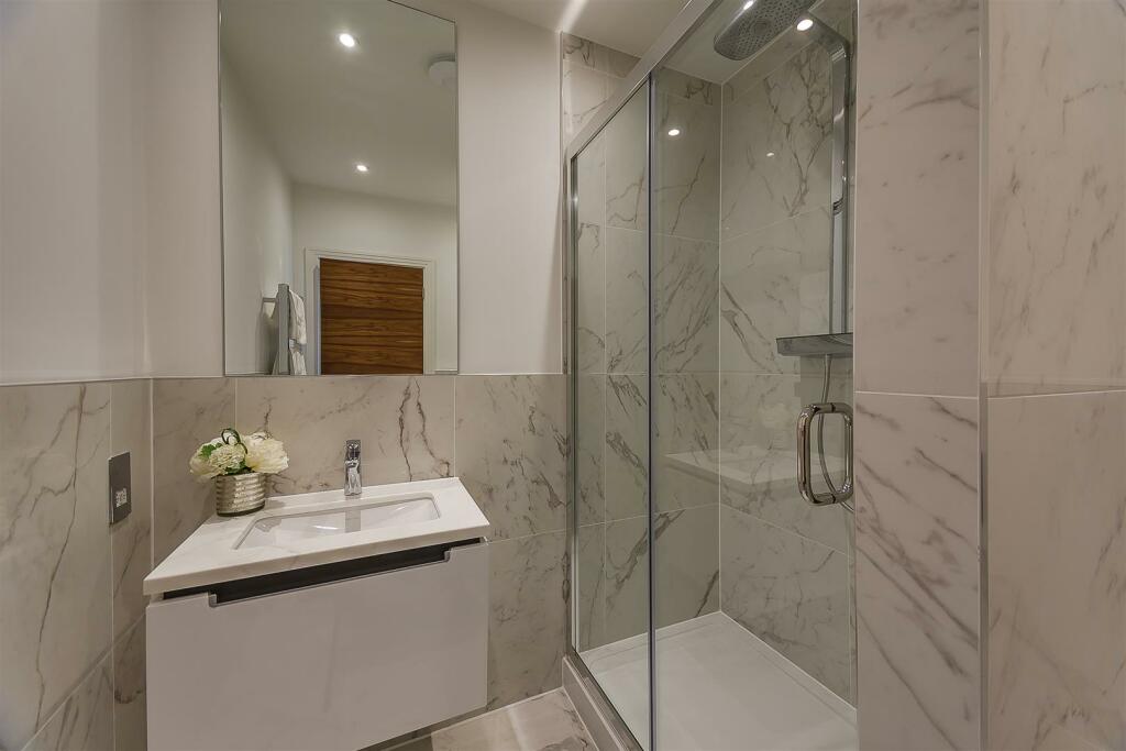 8316099-interior07.jpg