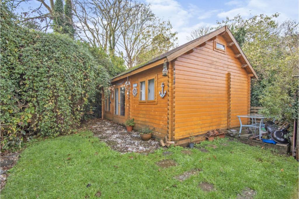 Log Cabin