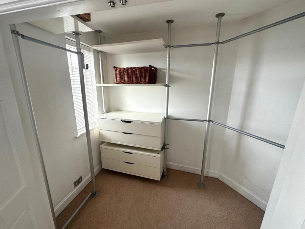 Walk-in Wardrobe