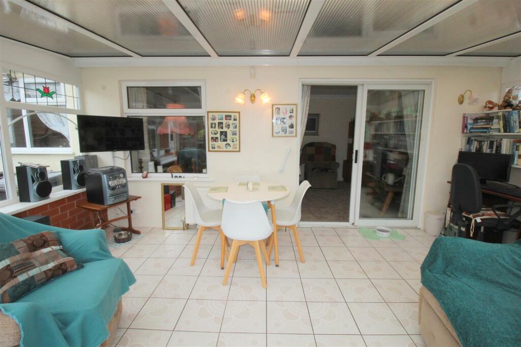 Leach Lane, 86, conservatory.JPG