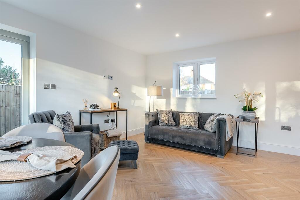 8632067-interior12.jpg