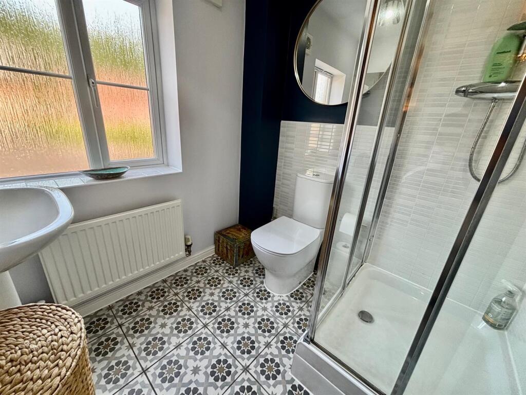 Shower Room/En Suite