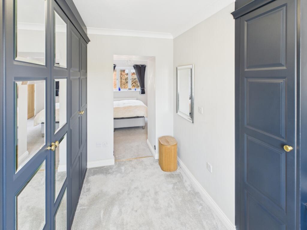 CAM04233G0-PR0017-STILL032