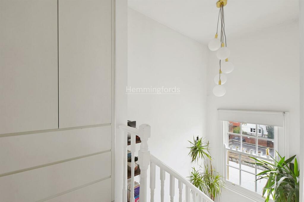 07-af50GCHMF - Flat 4 50 De Beauvoir Road - Hall -