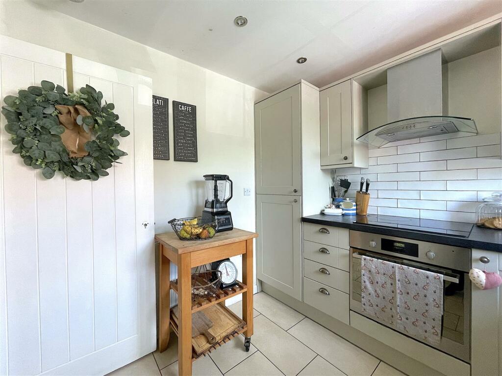 Kitchen (2).jpeg