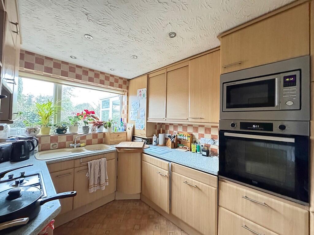 Kitchen With appl...