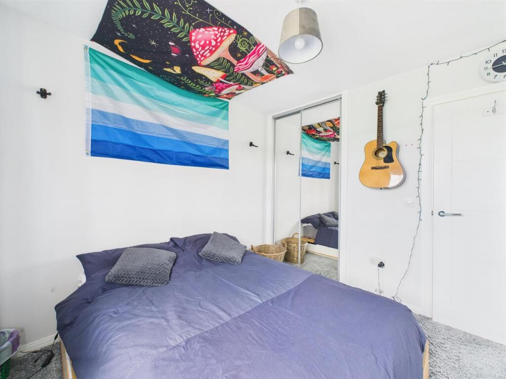 BEDROOM 2