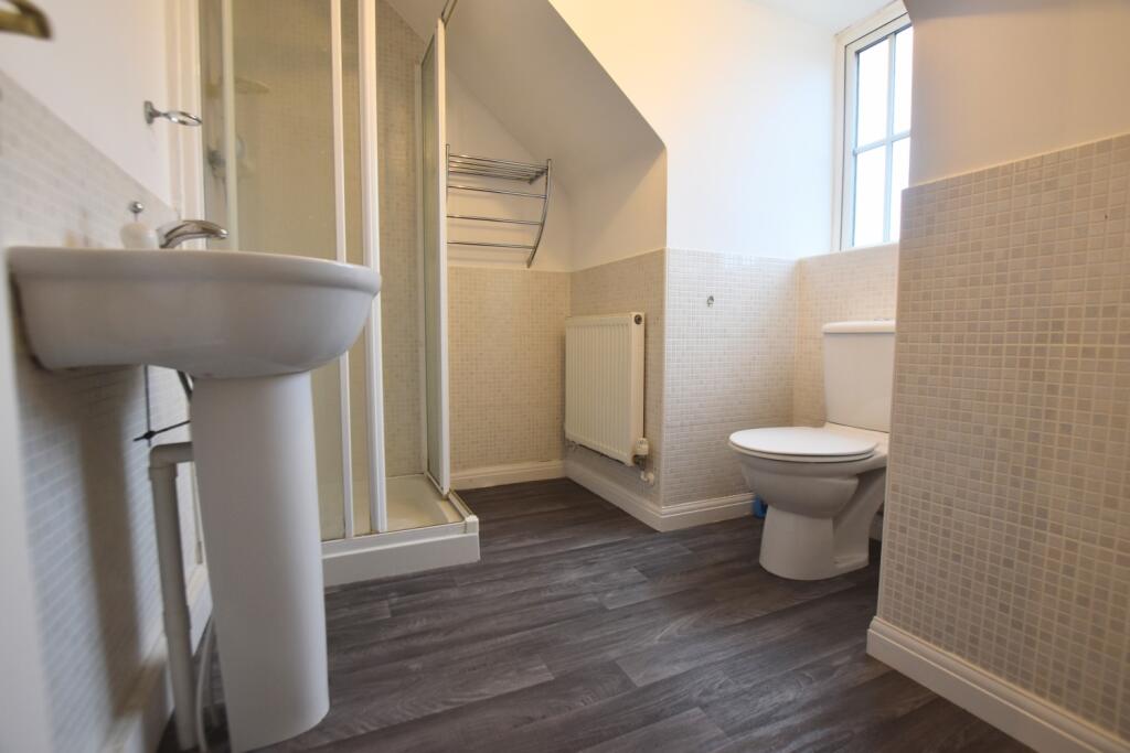 3 Whittington Chase en-suite