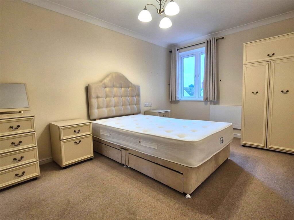 Large Bedroom
