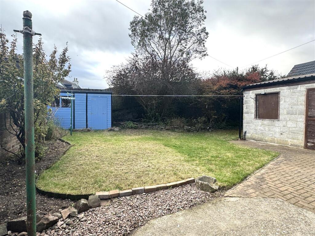 REAR GARDEN 2.JPG