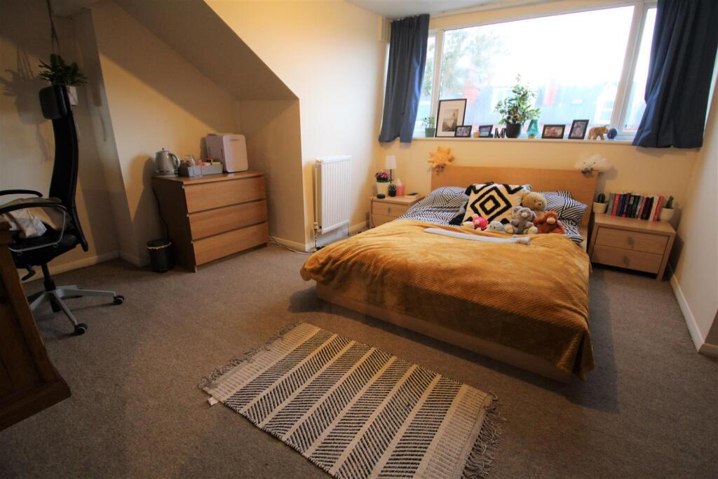 Bedroom 6 1.jpg