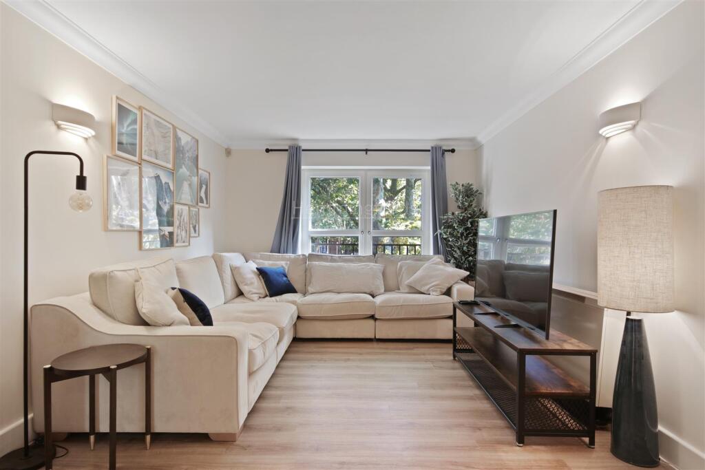 02-06c477426 - AM - Victoria Court, 30 Melville Pl