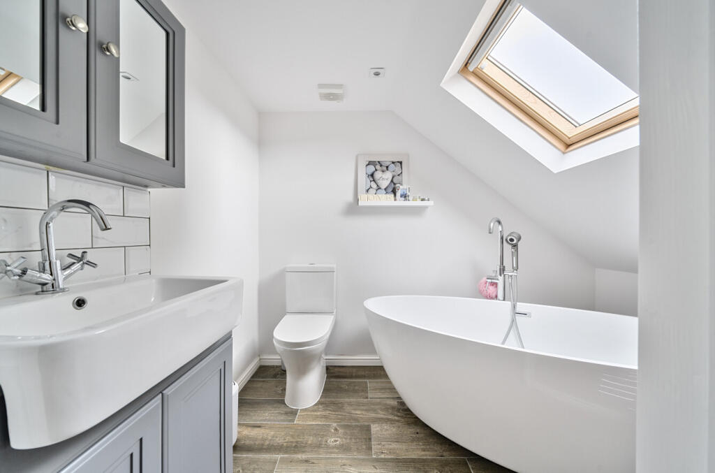 1304621-19-684897...