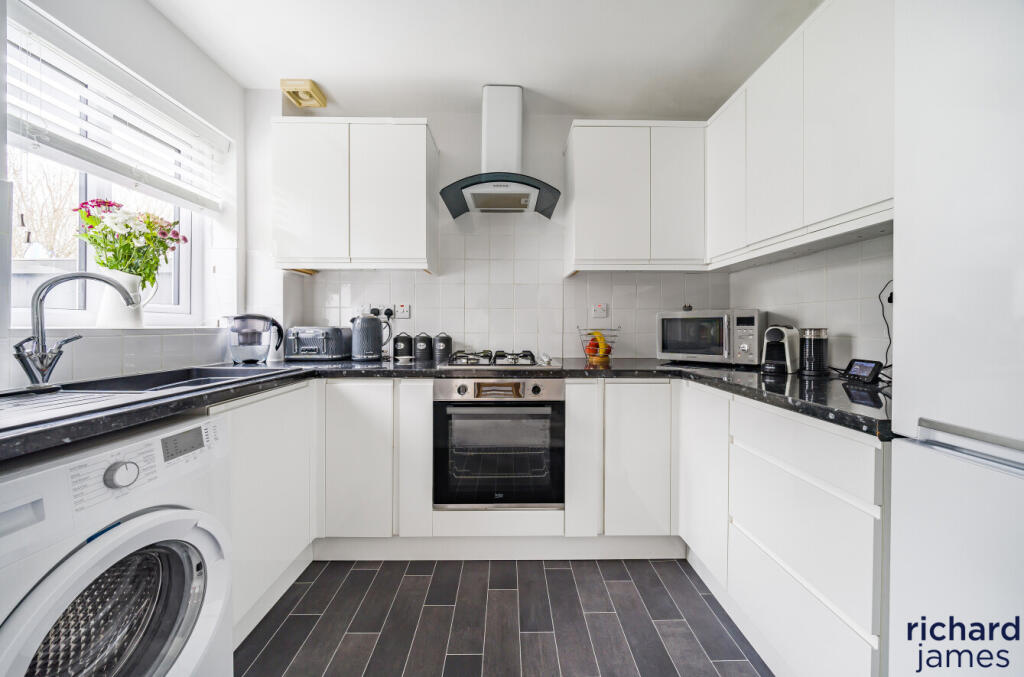 e498bc196e7e4de5bd12987628425c07