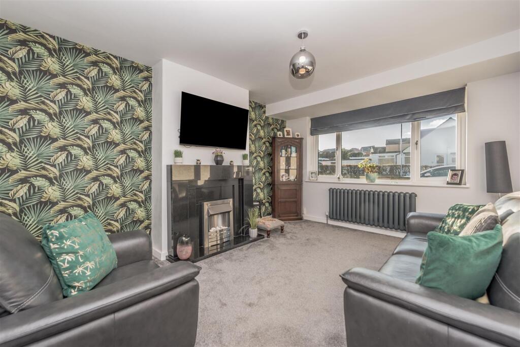 Living Room: