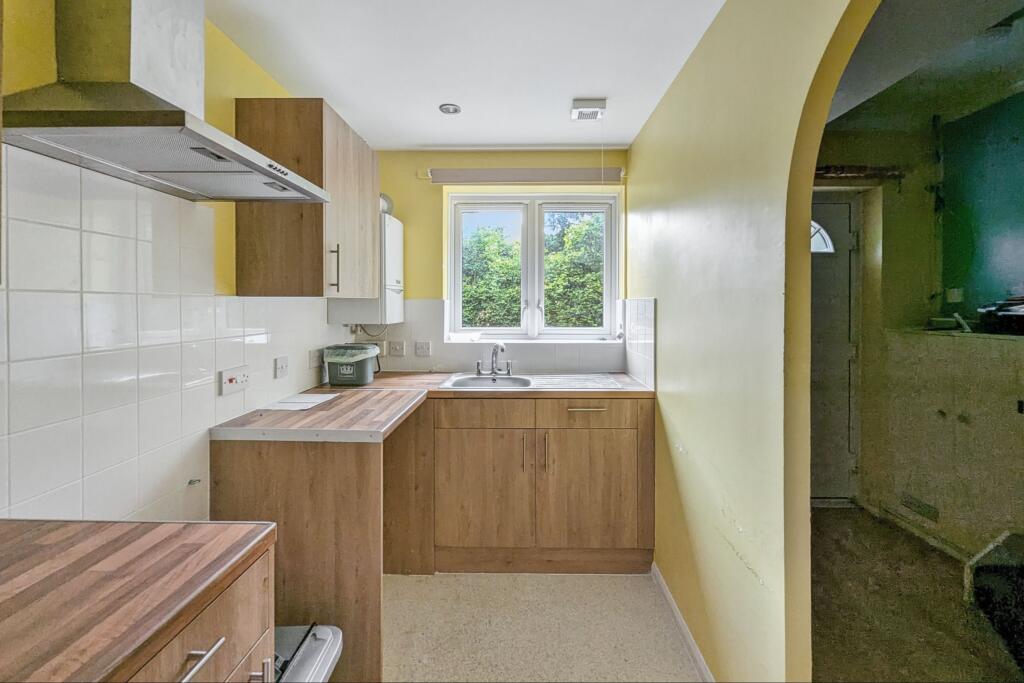 8 Pool Court, Catford, London,  SE6 3JQ