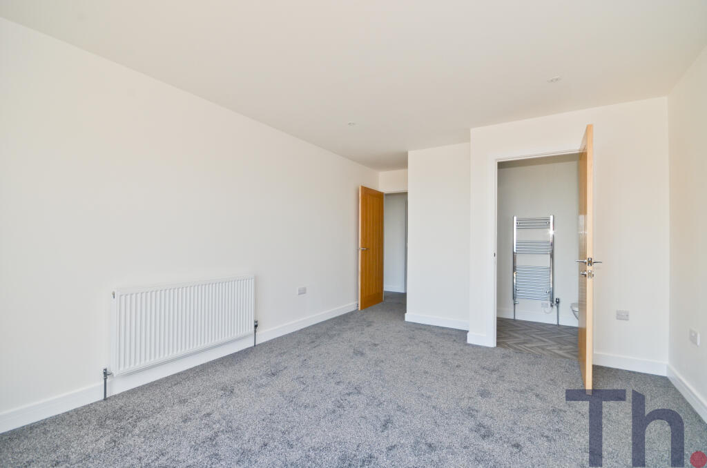 Bedroom 1 with En-suite.JPG