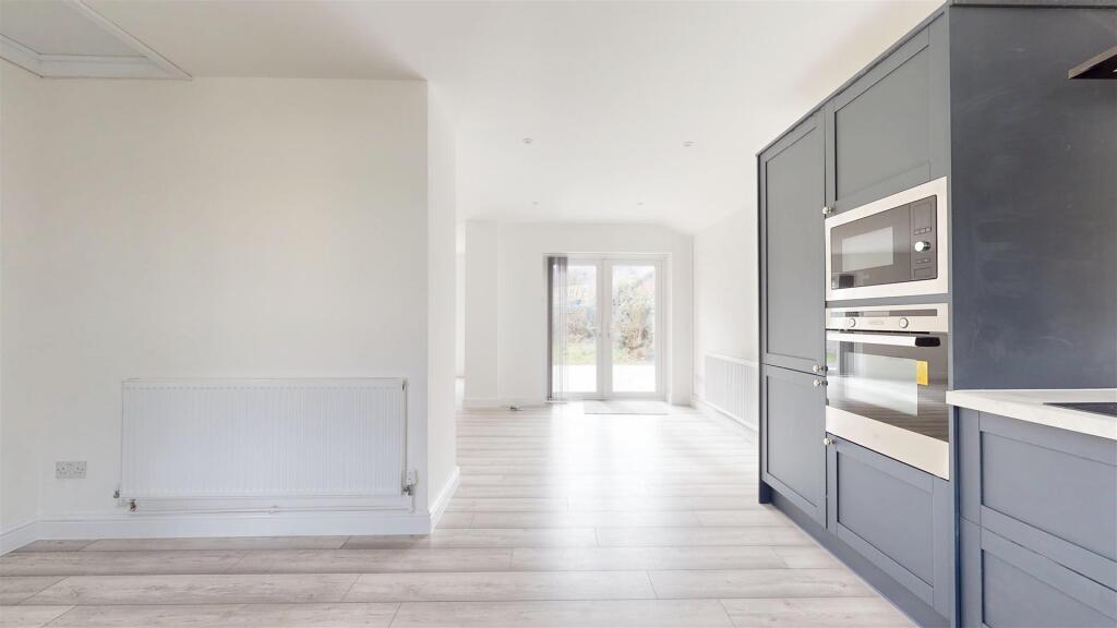 Kitchen/Dining Area