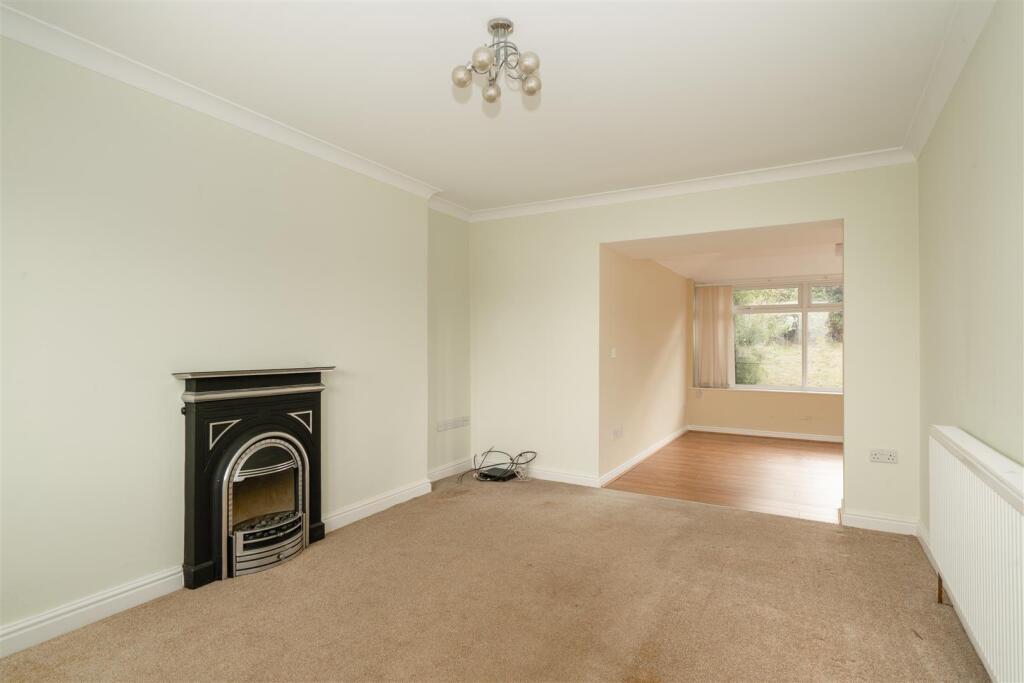 Living Room-2.jpg