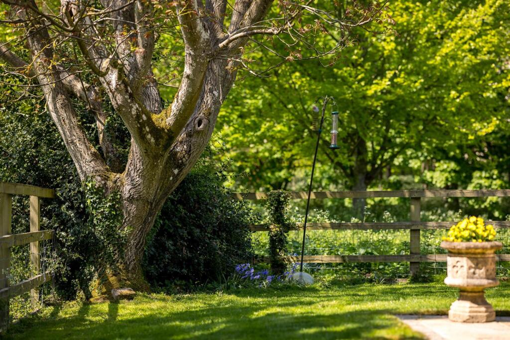 25 - The Bee Garden - GL7 5JF - Web.jpg