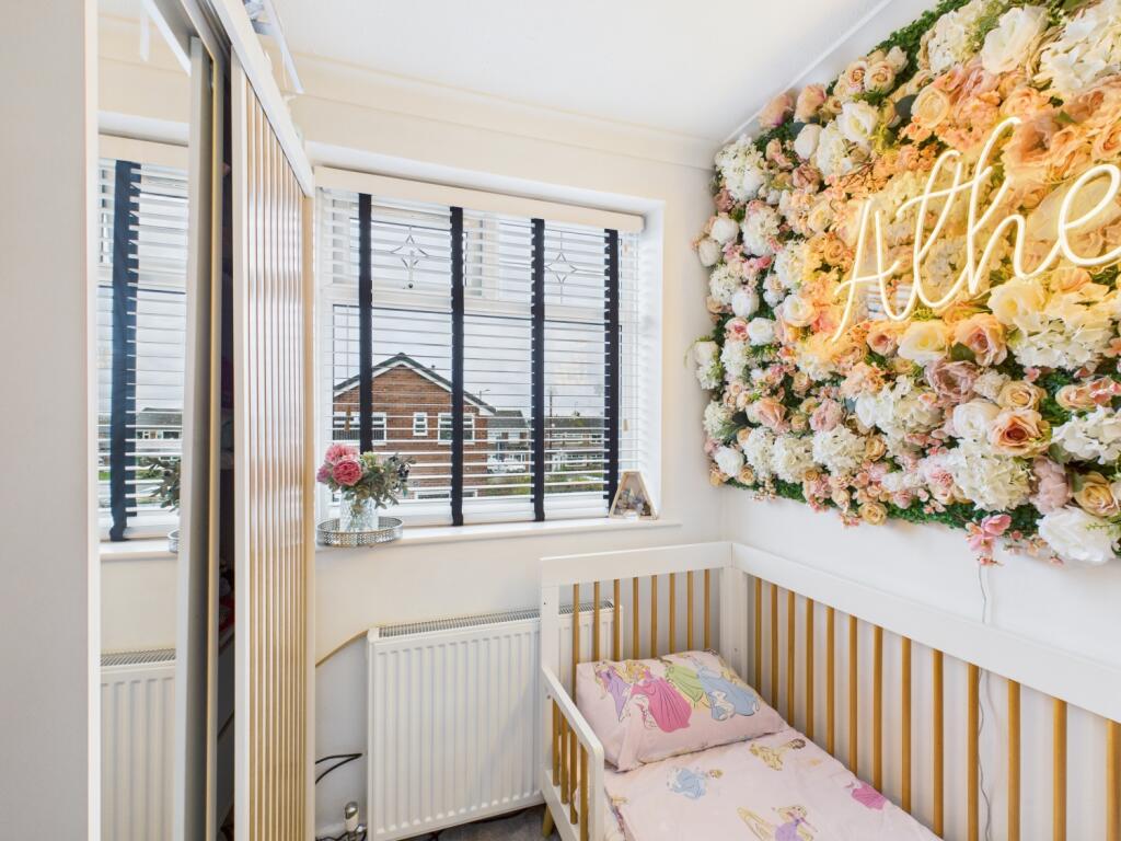 CAM03729G0-PR0173-STILL036