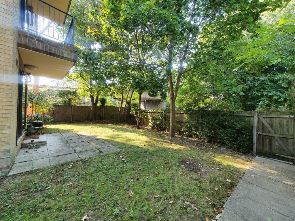 burlington gate ext back.jpg