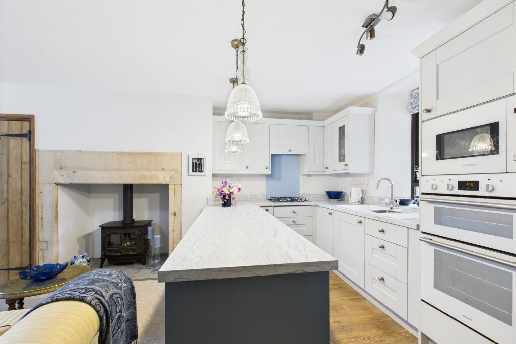 CAM04201G0-PR0099-STILL009