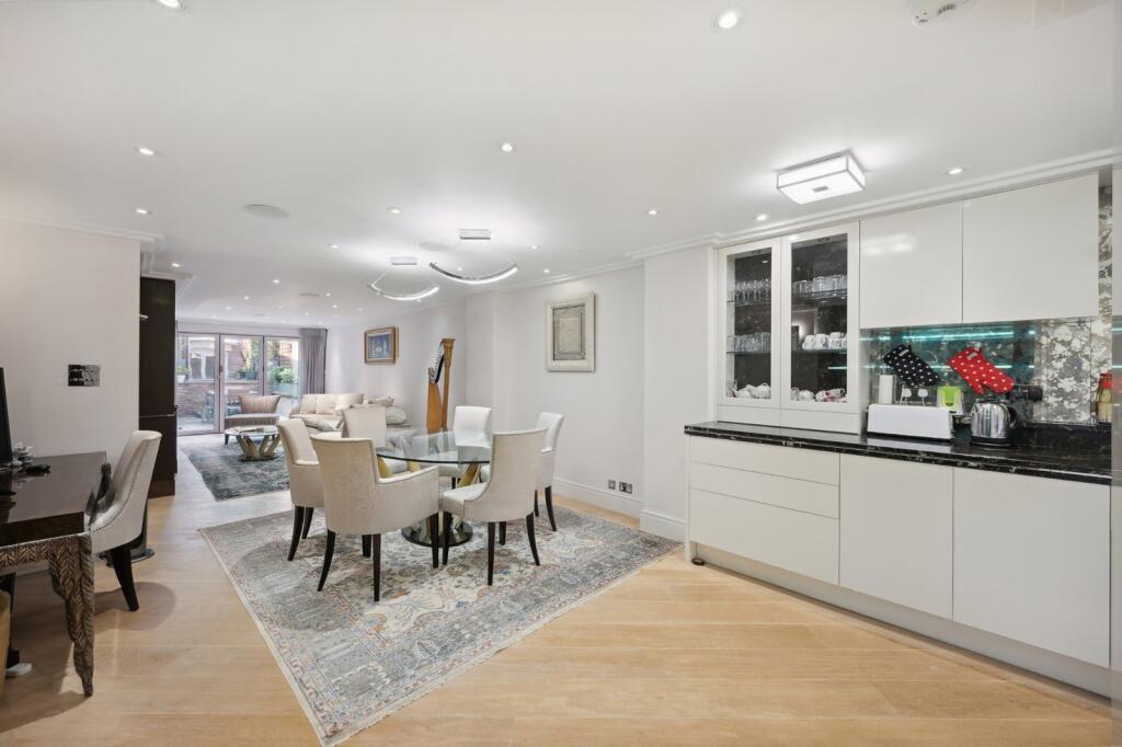 Kitchen / Dining