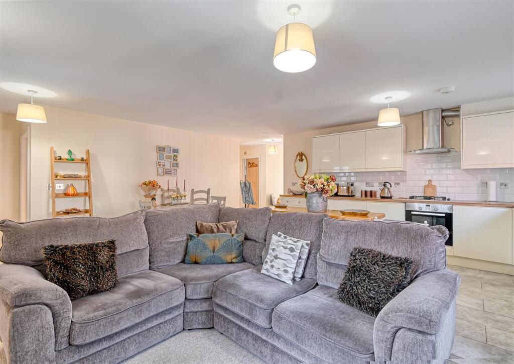 51 Whitburn Street-10.jpg