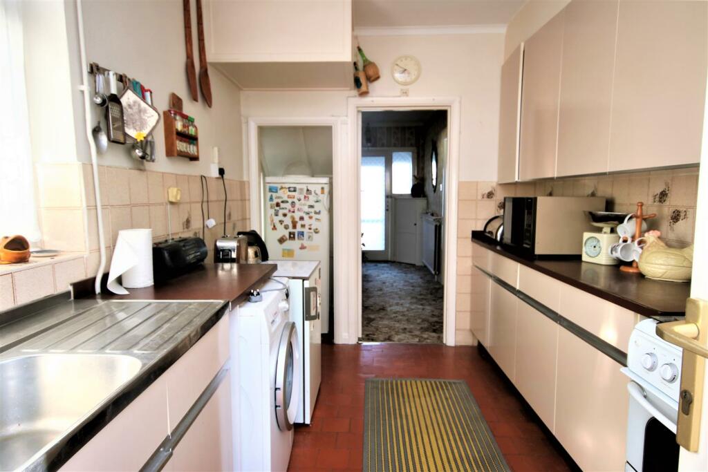 KITCHEN: