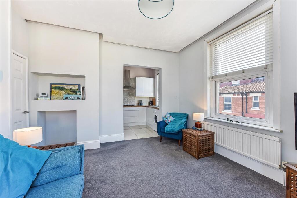 Sitting Room / Dining Room