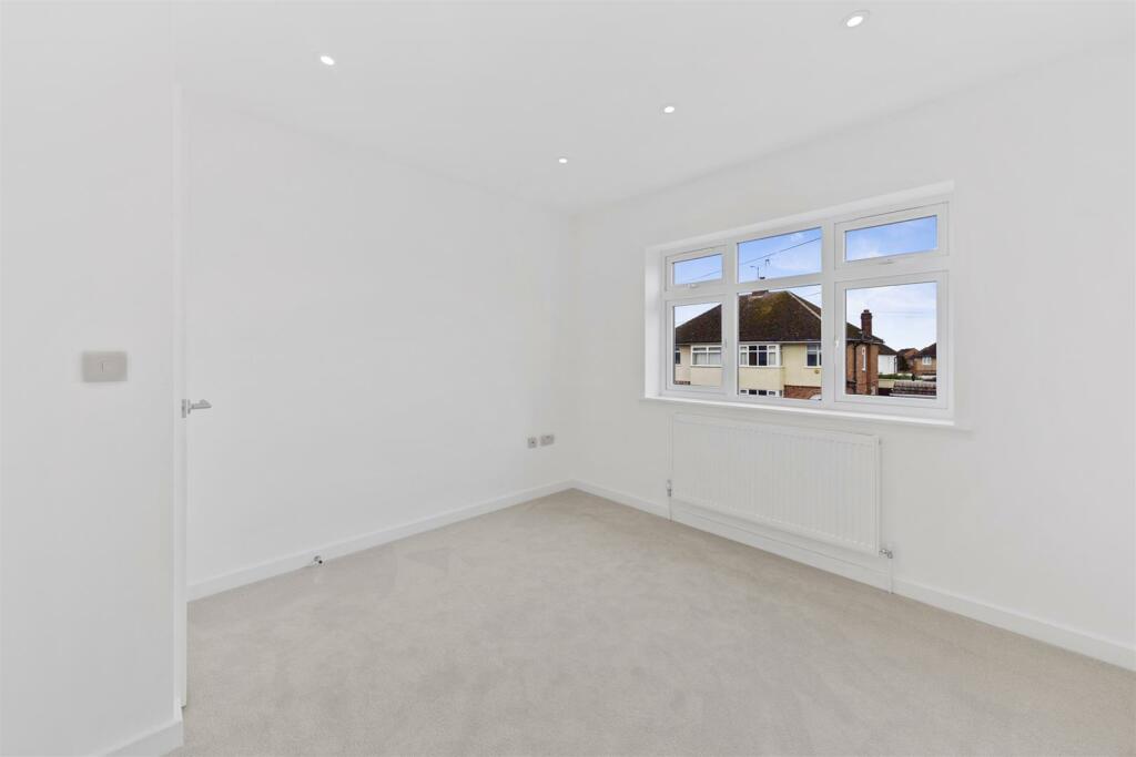 Bedroom 1.jpg
