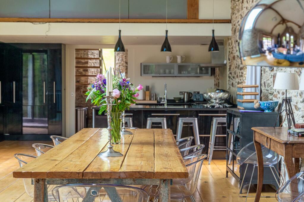 Kitchen/Dining Area