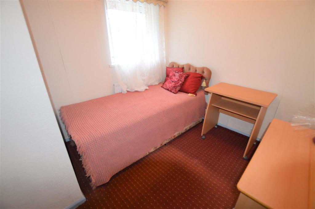 bedroom three 2.jpg
