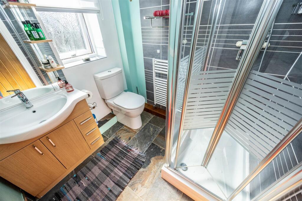 EN SUITE SHOWER ROOM