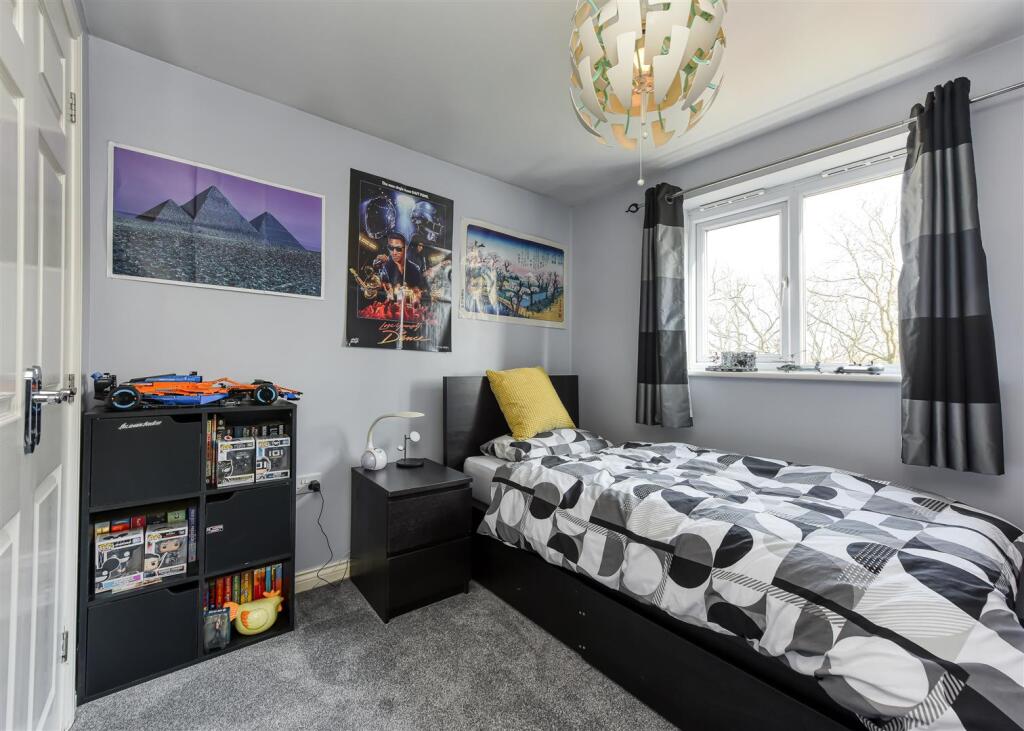 8 Oaklands-Bedroom 2.jpg