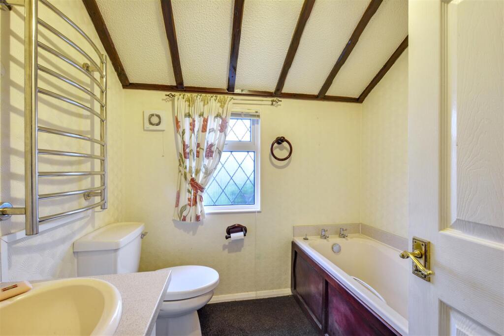 Bathroom_2.jpeg