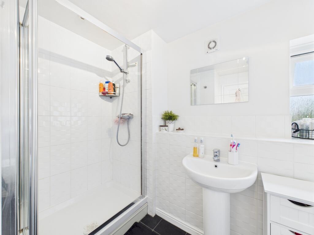en-suite shower room