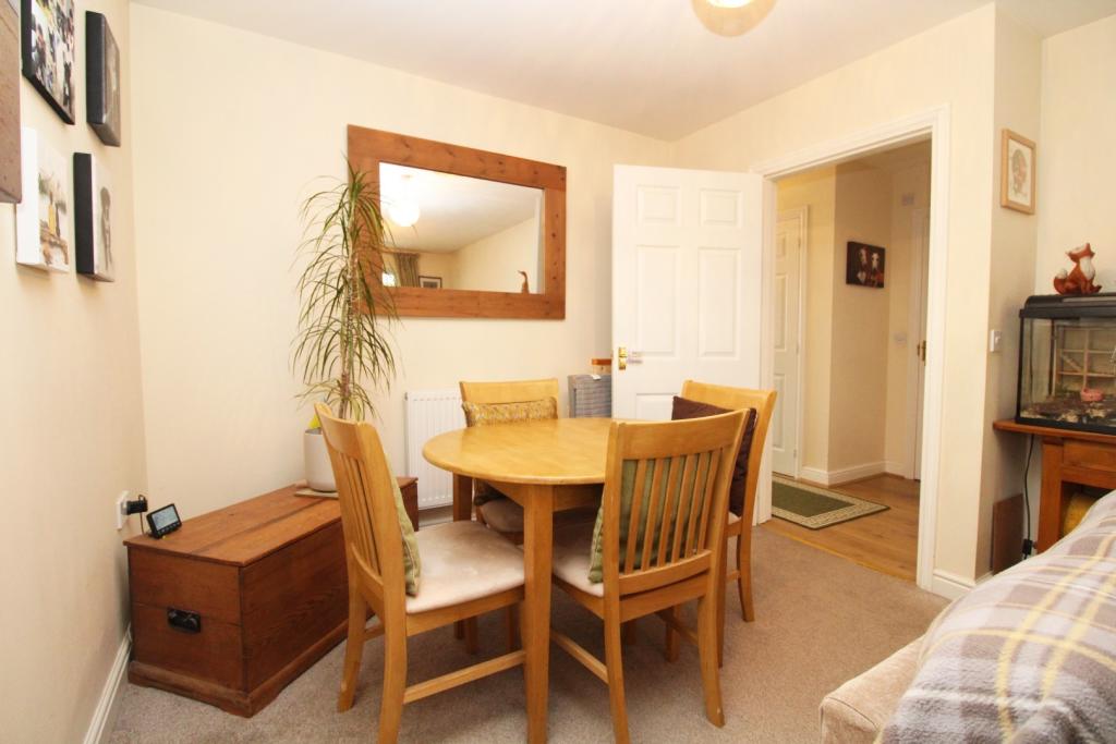 Lounge/Dining Area