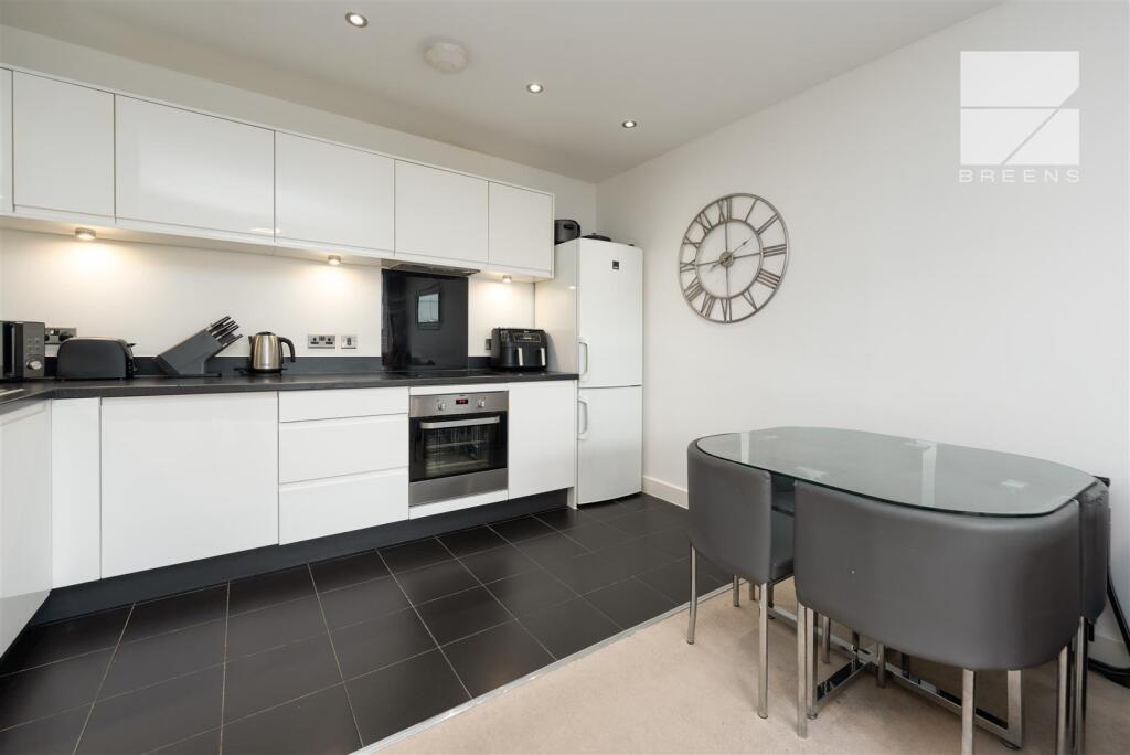 Flat 51 Furrow House_0005.jpg