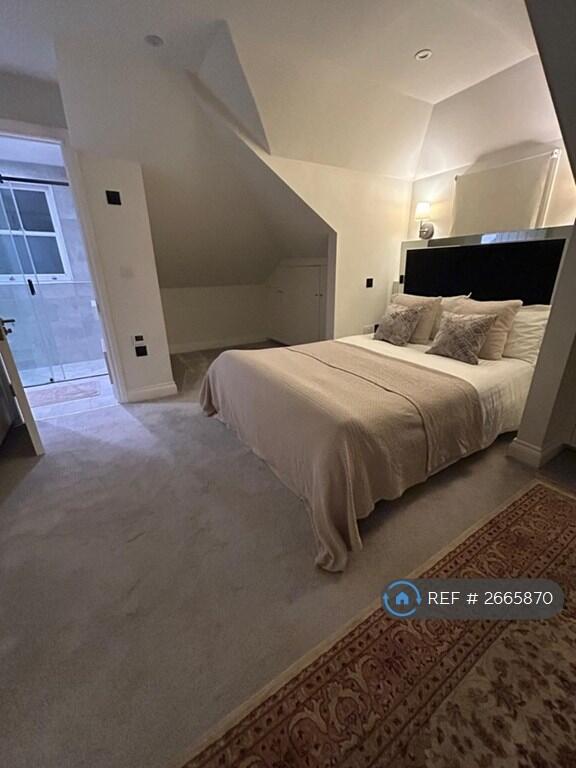 Master Bedroom Showing En Suite.