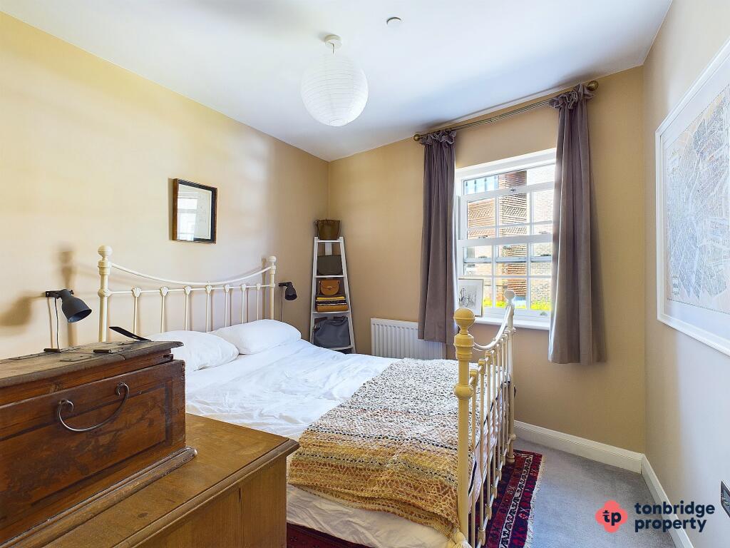 Giraffe Main Bedroom Branded  027