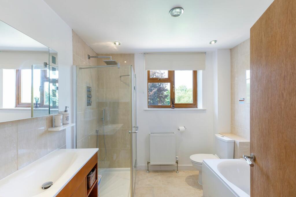 En-suite to bedroom 4