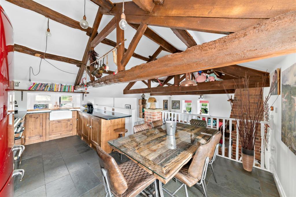 LIVING/DINING KITCHEN